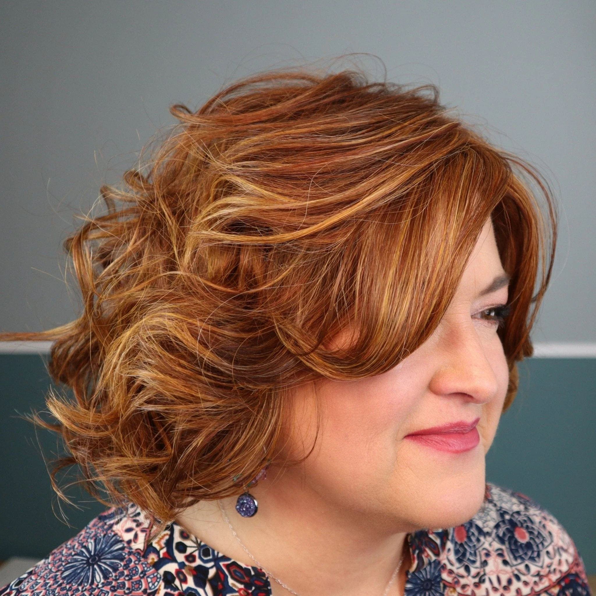 Bombshell Bob by Hairdo | Synthetic Wavy Bob Wig | Basic Cap - Image 7