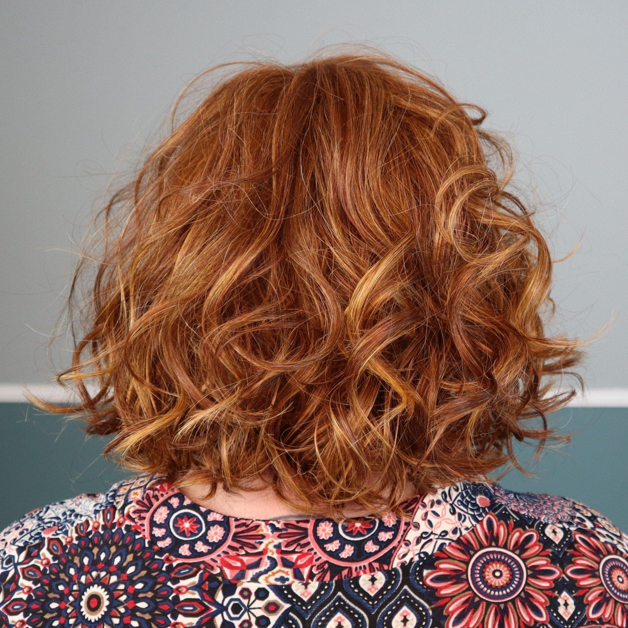 Bombshell Bob by Hairdo | Synthetic Wavy Bob Wig | Basic Cap - Image 8