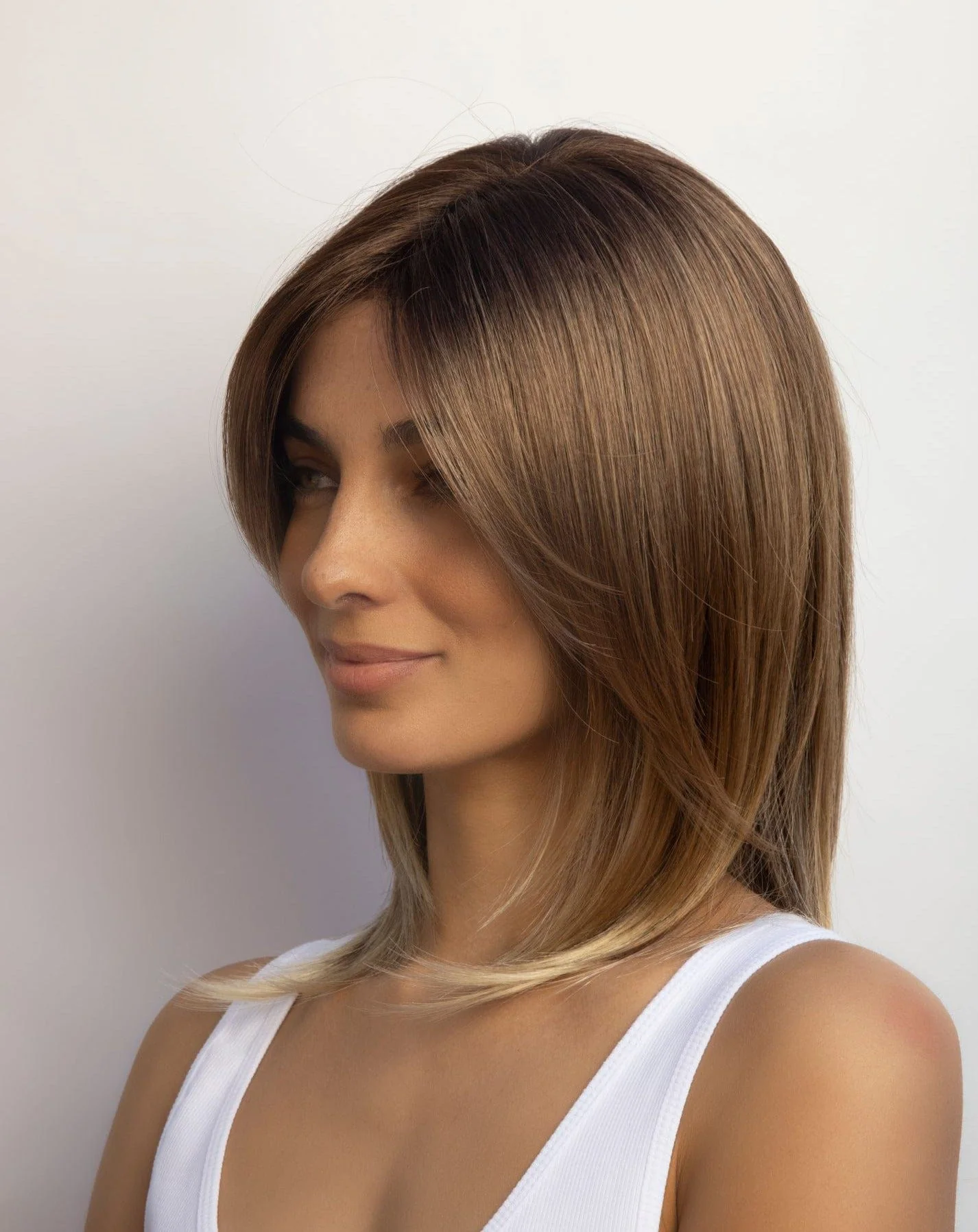 Outlet Sale | Reed by Amore | Synthetic Lace Front Wig | No Returns or Exchanges - Image 4