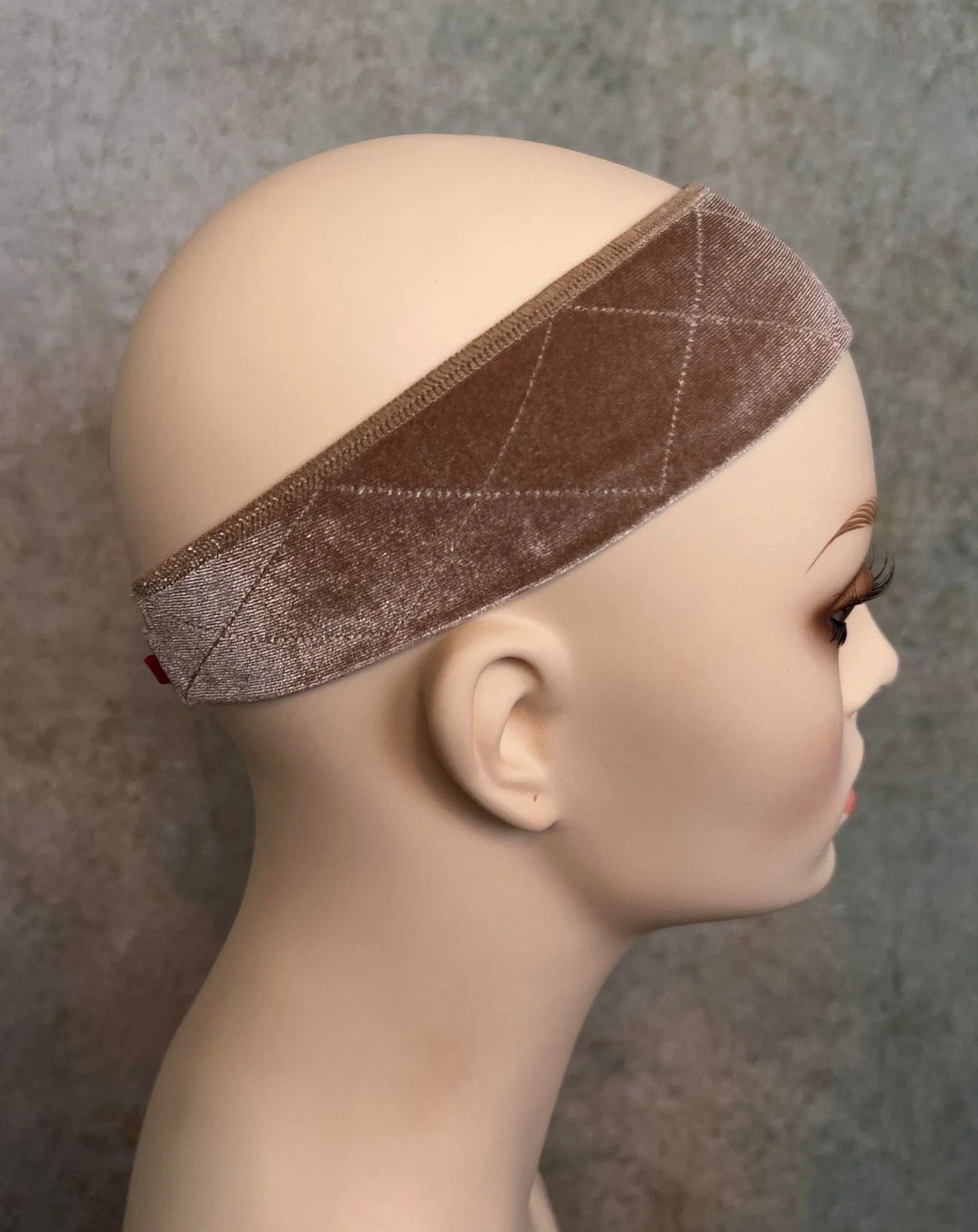 Velvet Wig Grip with Adjustable Strap by Wig Studio One - Image 5